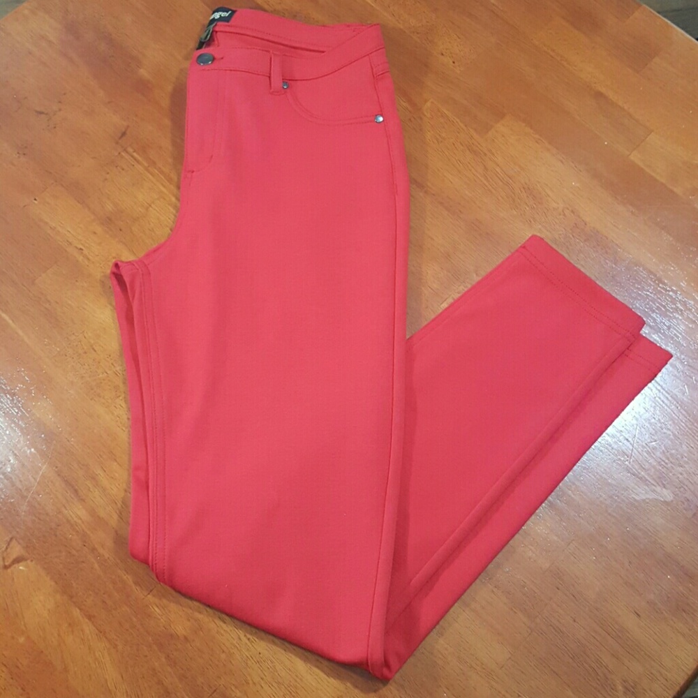 Like an angel red pants